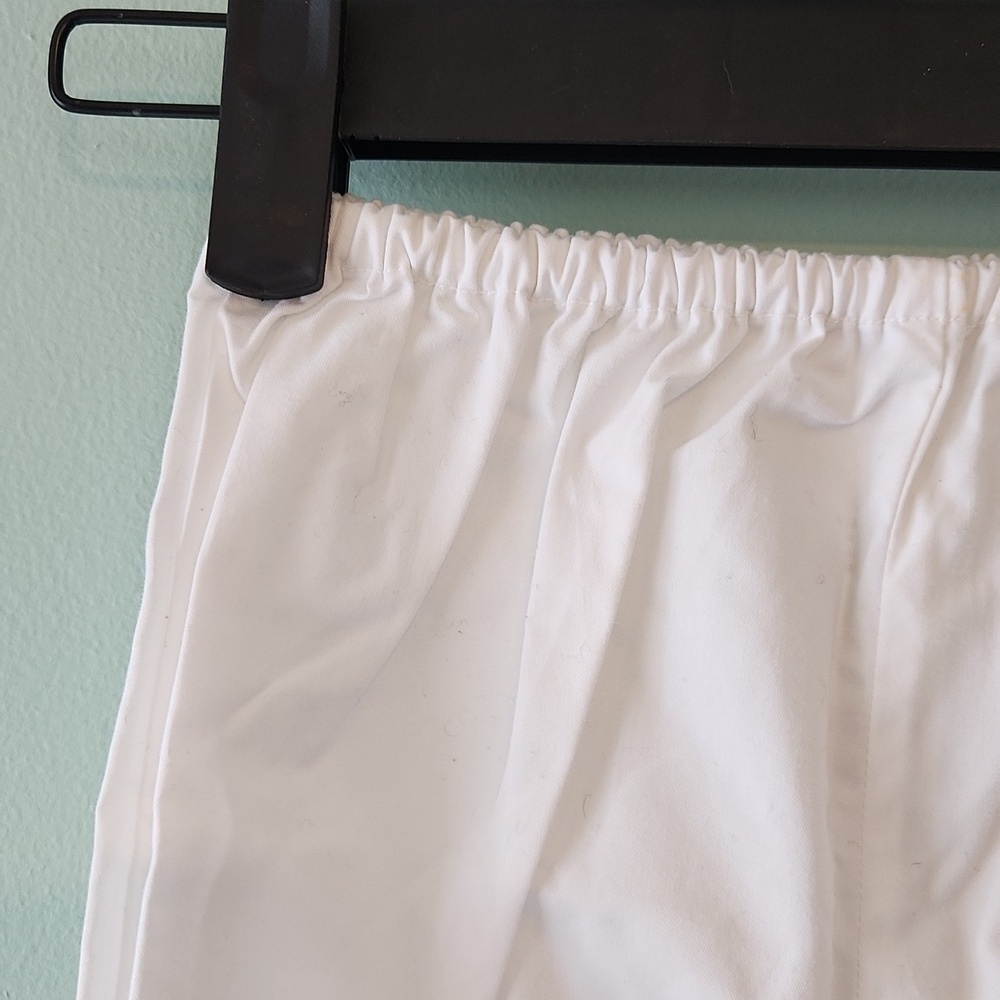 Jacadi Paris White Baby Shorts with Red Scalloped Trim - Picture 2 of 10